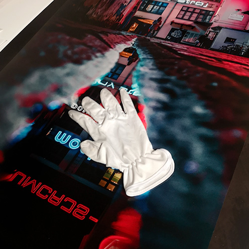 Oprawione bezszybowo printy na barycie wystawowych prac Patrycji Lisieckiej Oprawione bezszybowo printy na barycie wystawowych prac Patrycji Lisieckiej