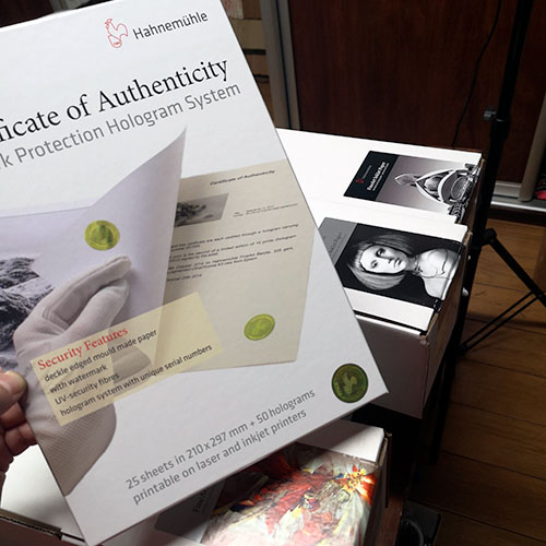 Szeroki wachlarz papierów FineArt, Hahnemühle oraz Certyfikaty wydruków kolekcjonerskich. Wydruki Giclée Szeroki wachlarz papierów FineArt, Hahnemühle oraz Certyfikaty wydruków kolekcjonerskich. Wydruki Giclée w pracowni DrukFineArt.pl Radosława Czapli na Śląsku