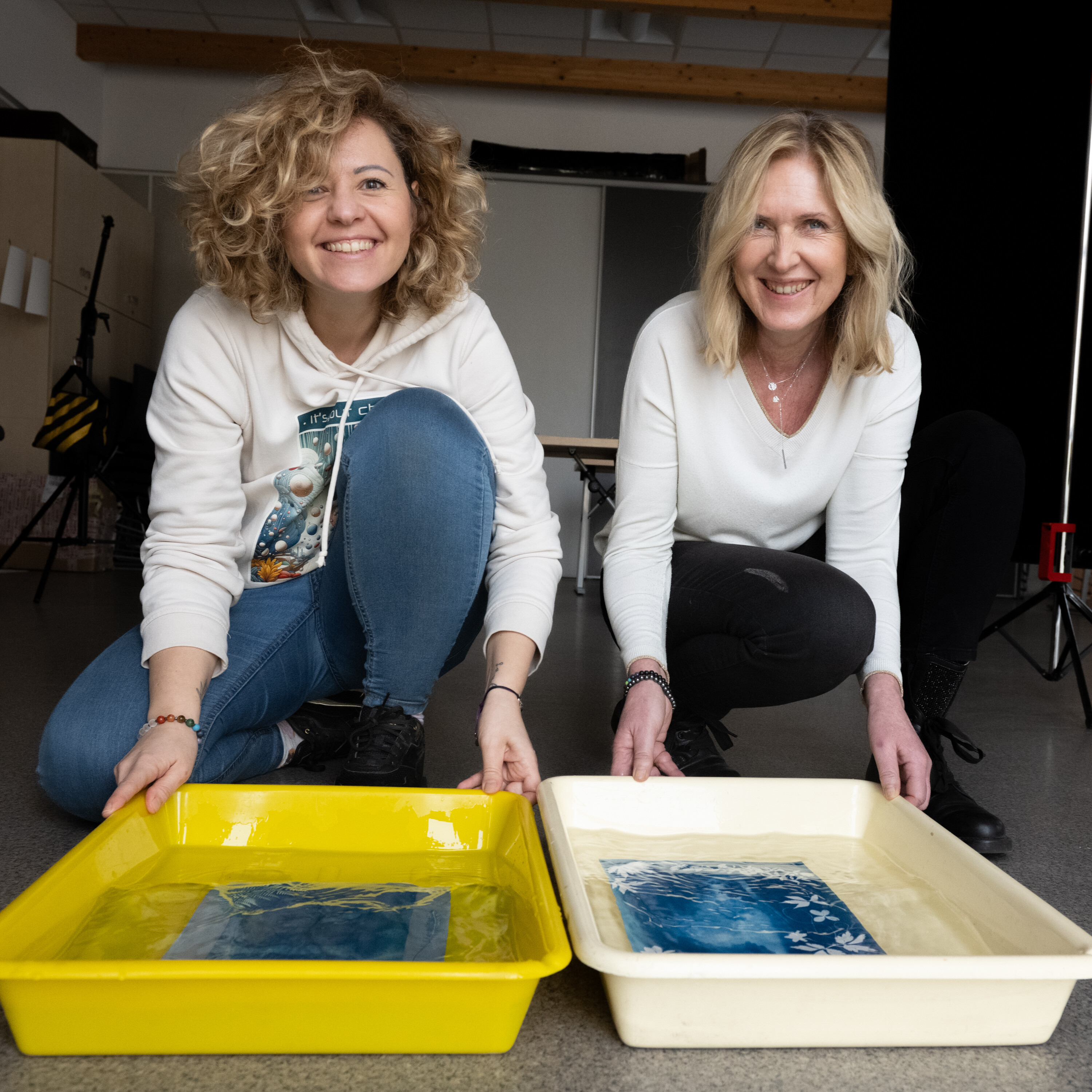 Warsztaty Cyjanotypia z Pauliną Skonieczna w Katowicach 2024 Warsztaty Cyjanotypia zorganizowane przez Radosława Czaplę, Karola Małotę i pracownię drukFineArt.pl w MDK Bogucice-Zawodzie w Katowicach 2024. Prowadząca warsztaty Paulina Skonieczna.