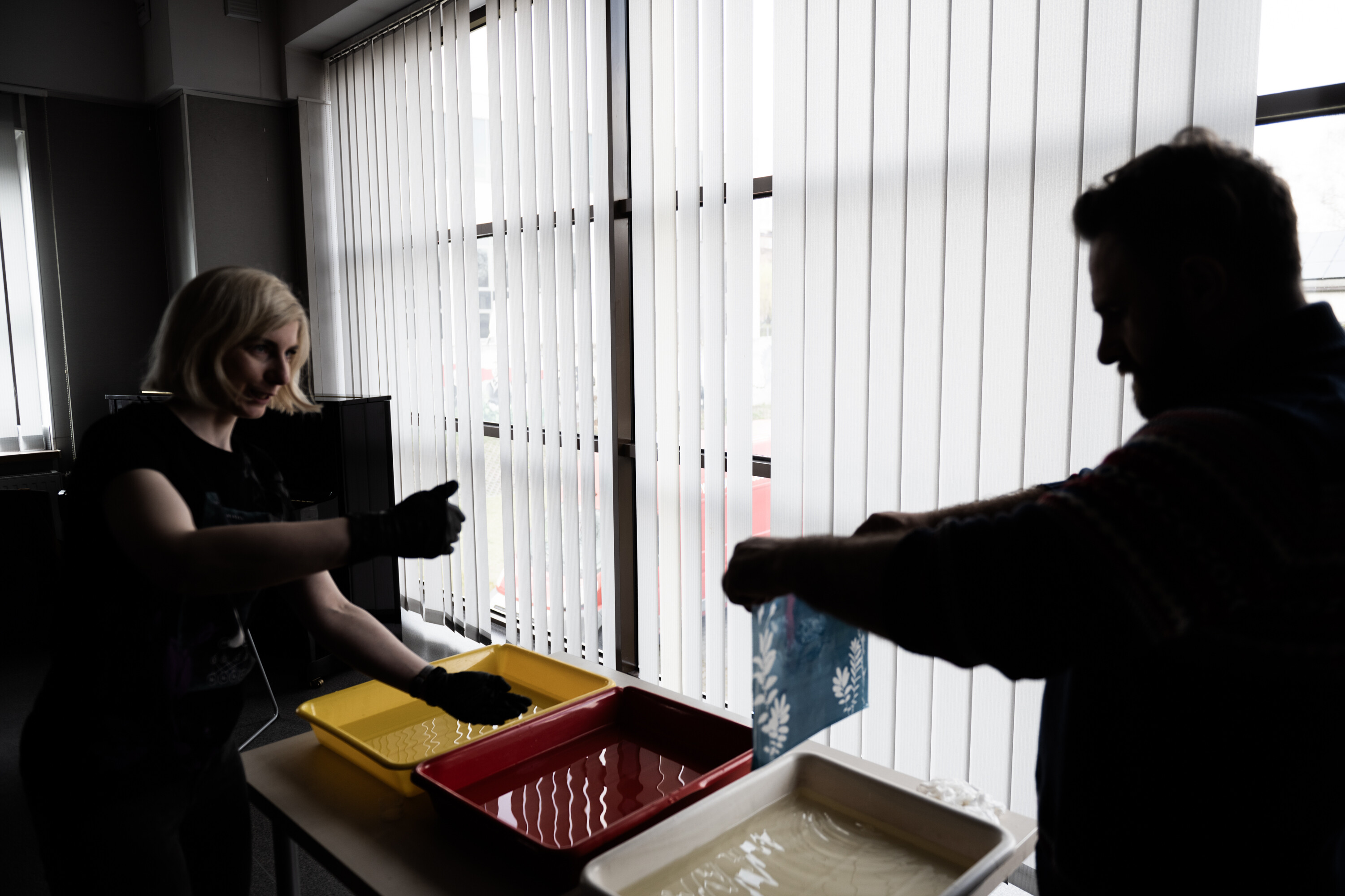 Warsztaty Cyjanotypia z Pauliną Skonieczna w Katowicach 2024 Warsztaty Cyjanotypia zorganizowane przez Radosława Czaplę, Karola Małotę i pracownię drukFineArt.pl w MDK Bogucice-Zawodzie w Katowicach 2024. Prowadząca warsztaty Paulina Skonieczna.